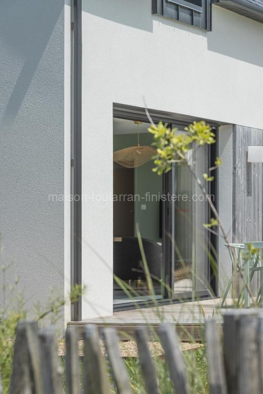 Photo de Jolie Maison avec piscine intérieure à 5 minutes des plages